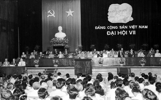 Đại hội đại biểu toàn quốc lần thứ VII của Đảng họp tại Thủ đô Hà Nội từ ngày 24 - 27/6/1991.