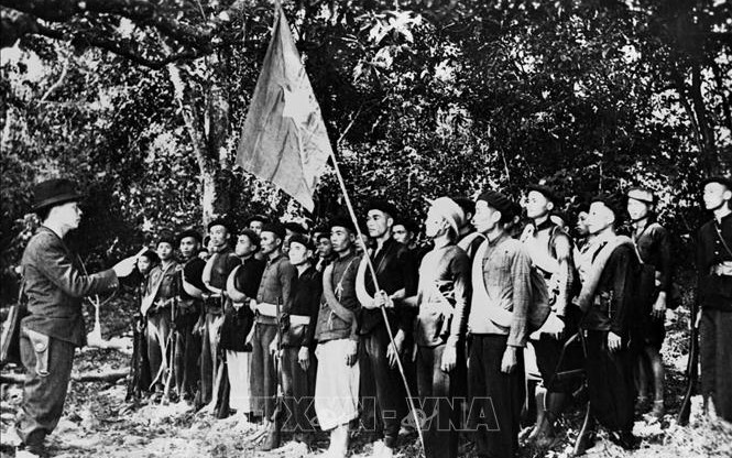 Lễ thành lập Đội Việt Nam Tuyên truyền Giải Phóng quân, tại khu rừng Trần Hưng Đạo, tỉnh Cao Bằng, Ngày 22/12/1944.